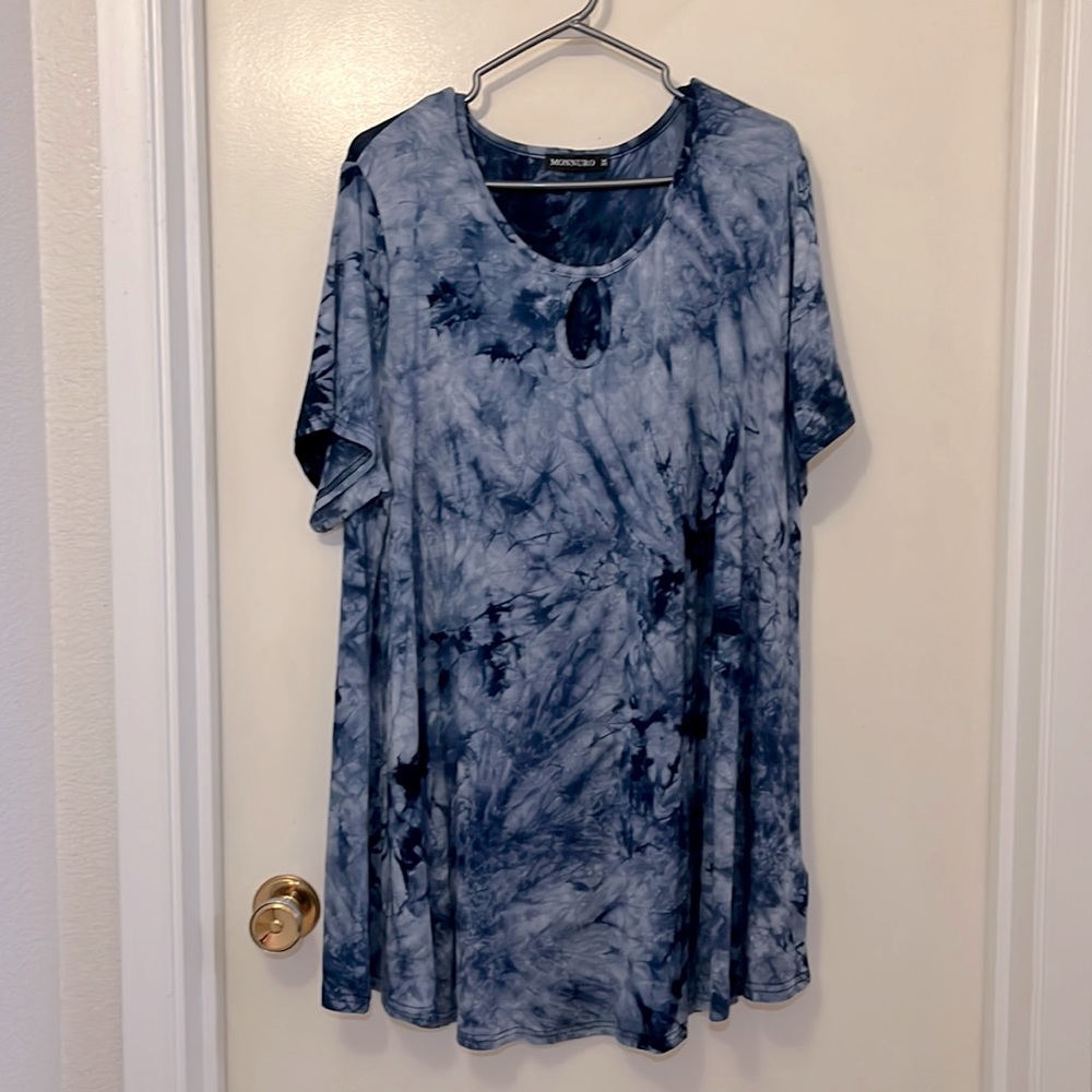 Flattering tie-dyed fit and flare tunic with keyhole detail 3X